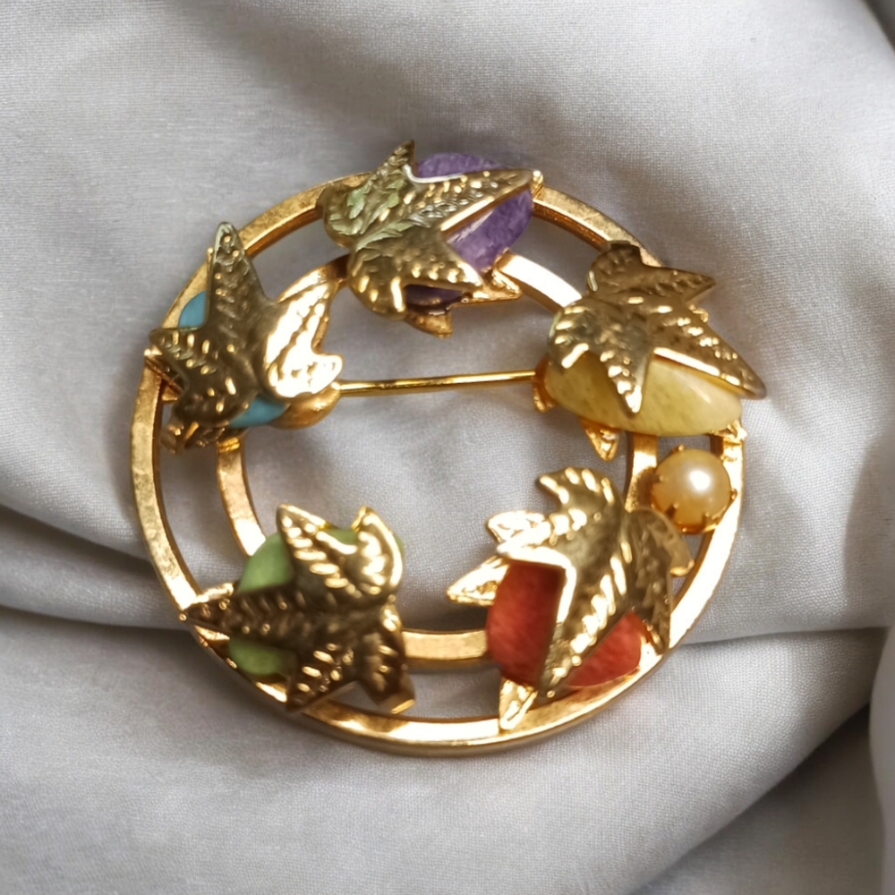 Vtg Sarah Coventry Goldtone Ivy Leaf Stone brooch